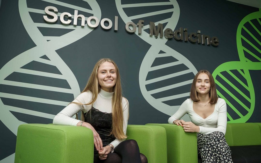 Sisters Laura and Lucy Giles at the University of Sunderland’s School of Medicine